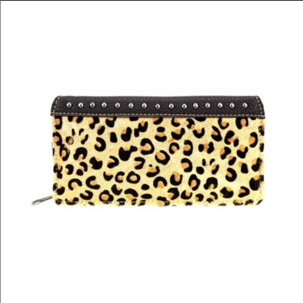 - Leopard print wallet with hair texture